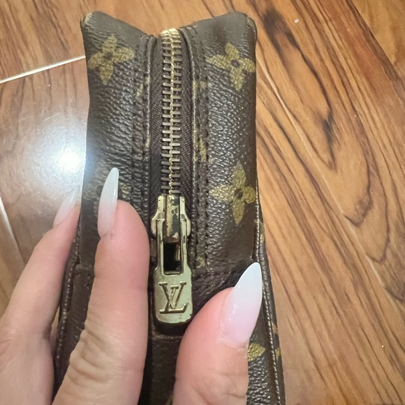 Louis Vuitton Trousse 23 - Picture 7 of 10